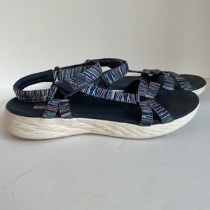 Skecher’s Goga May cushioned footbed hook and eye closure walking sandals 9